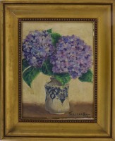 Lote 13 - FERNANDA ROMA - Original - Pintura a óleo sobre madeira, assinada, datada de 1946, motivo "Jarra co Hortências". Dim: mancha 32x24 cm. Dim: moldura 46x38 cm